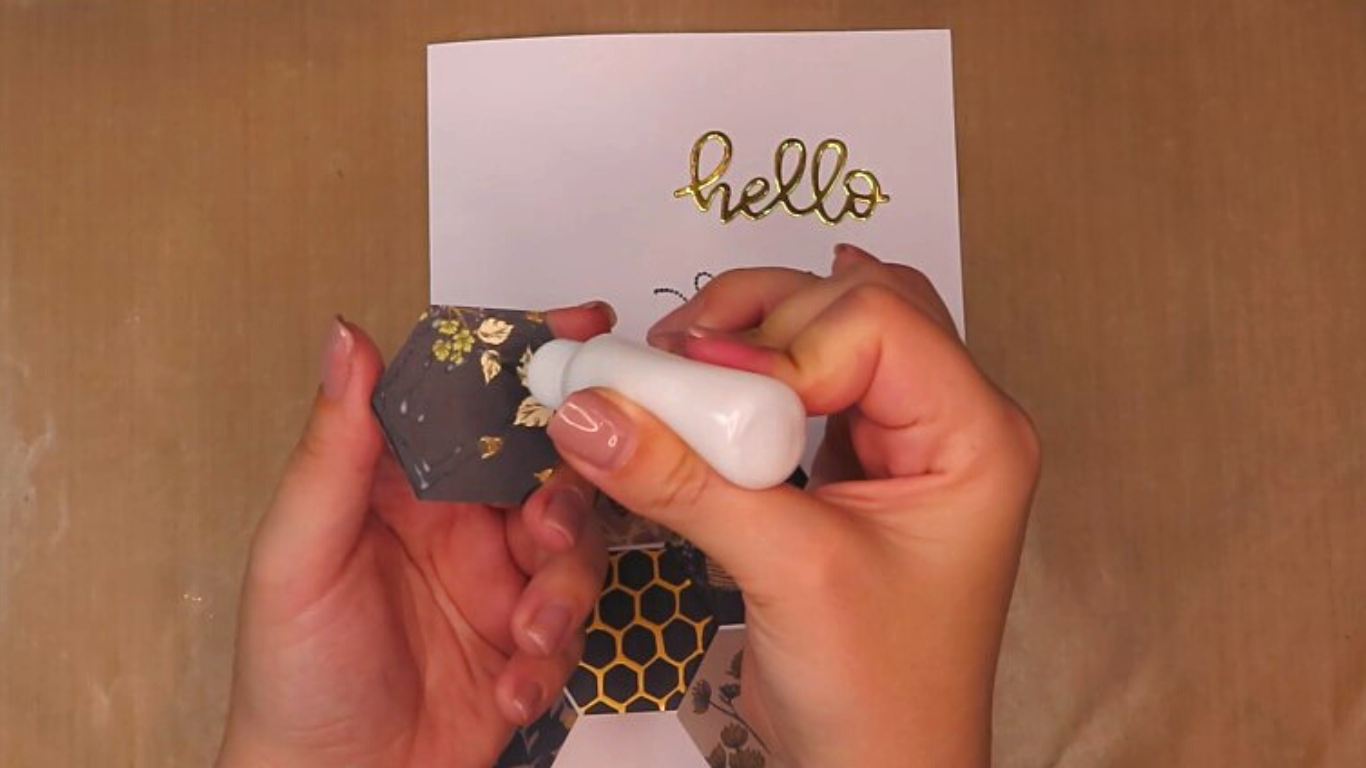 How to make a Handmade Bee Card. - It's Handmade Of Course!